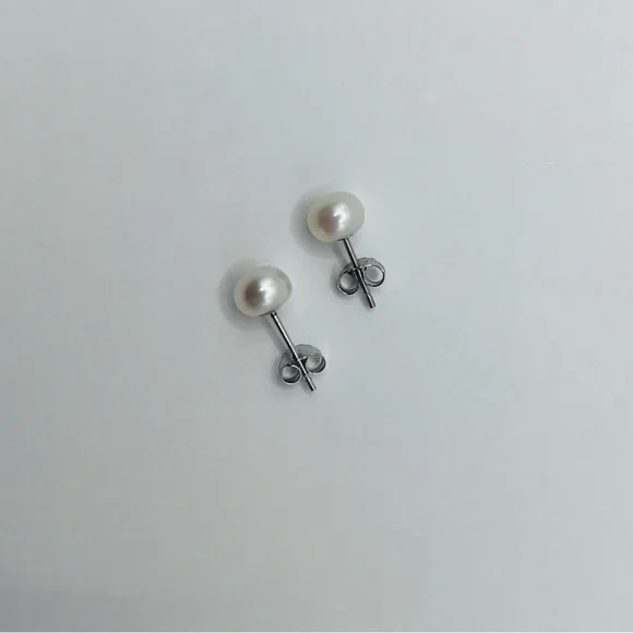South Sea Pearl Button Earrings - Picture 3 of 4